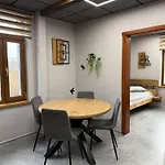 Brivibas - East / West, Free Privat Parking, Free Wifi, Self Check-in Apartment *
