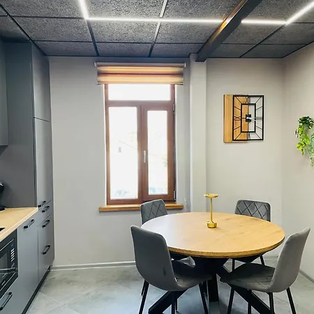 Brivibas - East / West, Free Privat Parking, Free Wifi, Self Check-in *