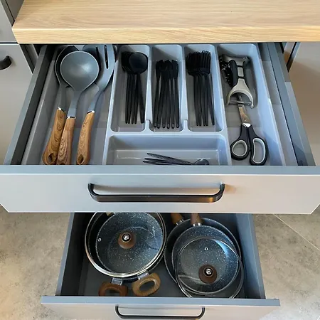 Brivibas - East / West, Free Privat Parking, Free Wifi, Self Check-in *