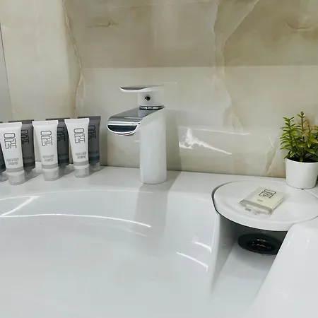 Brivibas - East / West, Free Privat Parking, Free Wifi, Self Check-in