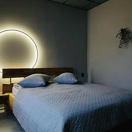 Brivibas - East / West, Free Privat Parking, Free Wifi, Self Check-in 里加