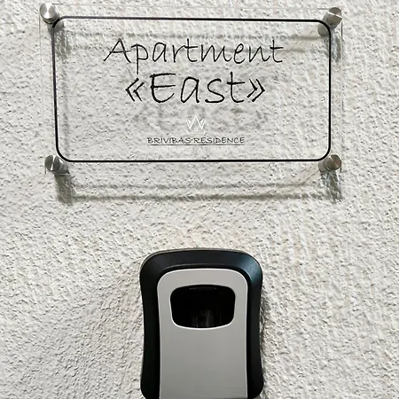 公寓 Brivibas - East / West, Free Privat Parking, Free Wifi, Self Check-in