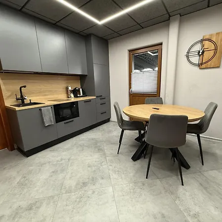 Brivibas - East / West, Free Privat Parking, Free Wifi, Self Check-in דירה *