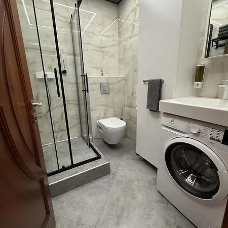 Brivibas - East / West, Free Privat Parking, Free Wifi, Self Check-in 公寓 *