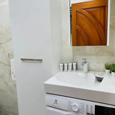 Apartment Brivibas - East / West, Free Privat Parking, Free Wifi, Self Check-in Riga