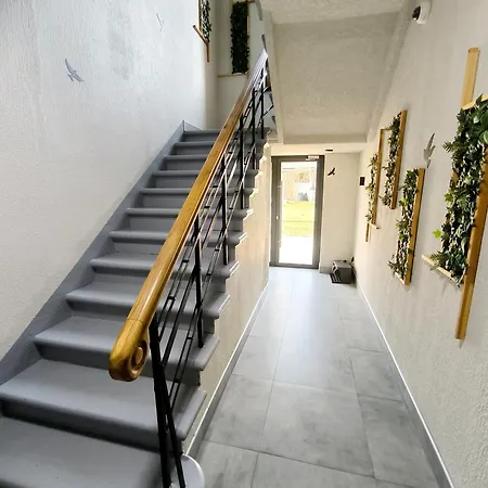 Apartamento Brivibas - East / West, Free Privat Parking, Free Wifi, Self Check-in Riga